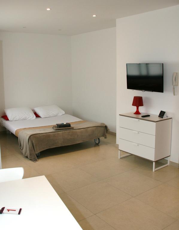 Апартаменты Appart Azur Сен-Лоран-дю-Вар Экстерьер фото